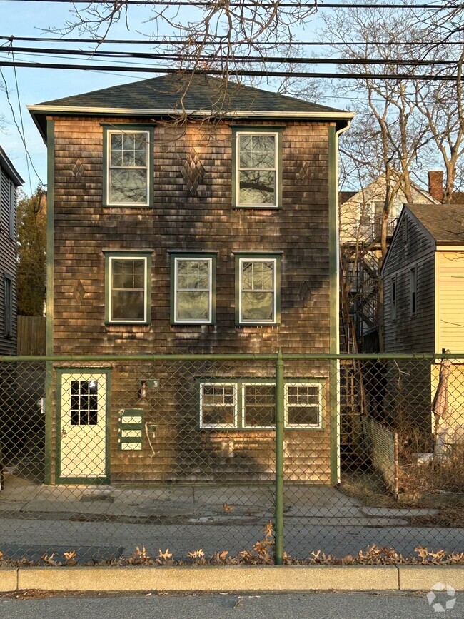 Building Photo - 47 Stuart Ave Rental