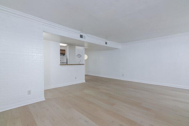 Photo - 355 N Maple St Unidad 116