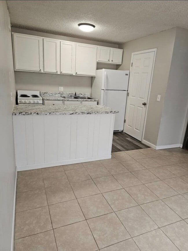 Photo - 815 S Emporia St Unit 212