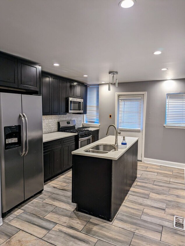 Cozy West Philly Home 4br/2.5ba w/ Hardwoo... - Cozy West Philly Home 4br/2.5ba w/ Hardwoo...