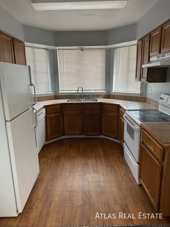 Photo - 4345 Davenport Way