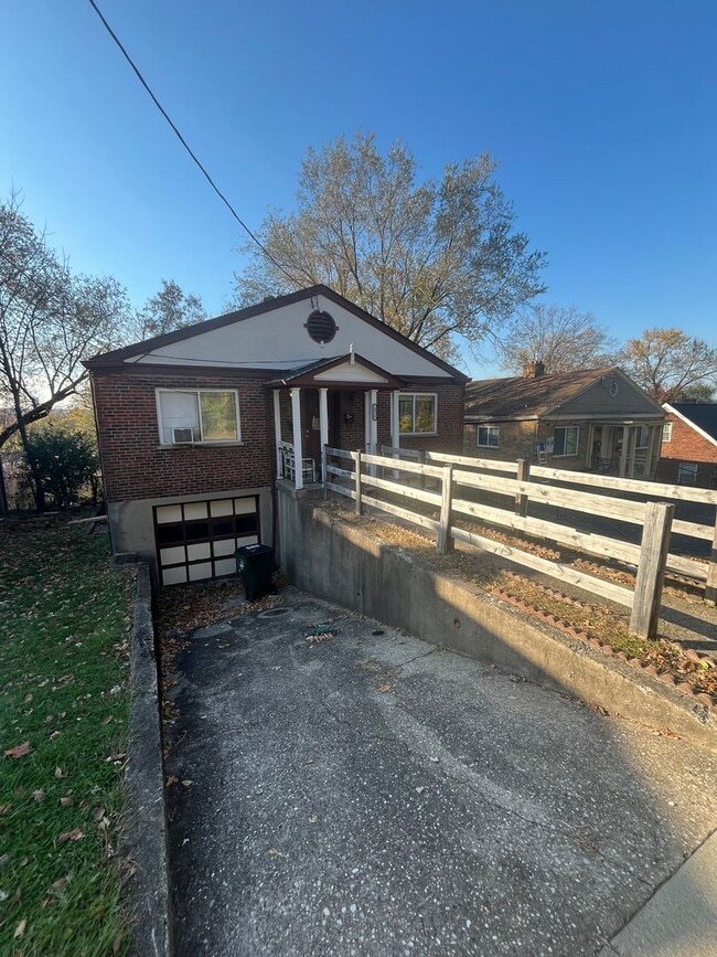 Building Photo - 10915 Main St Unit 10915 Main #B