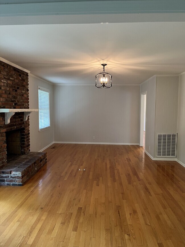 Photo - 810 Davis Dr