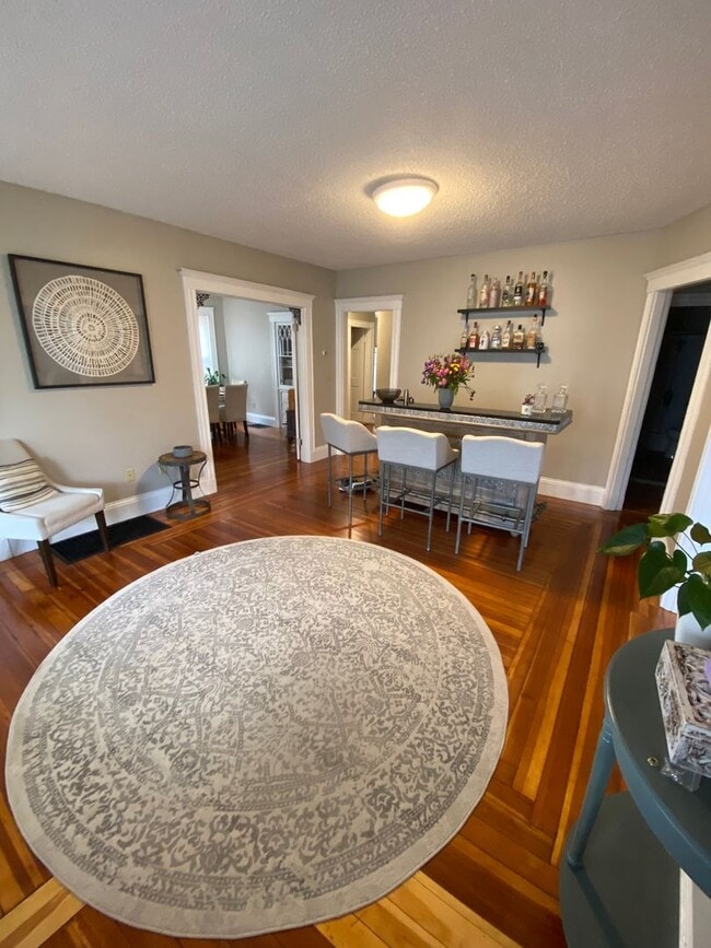 Building Photo - Huge 4 bed unit in Quincy