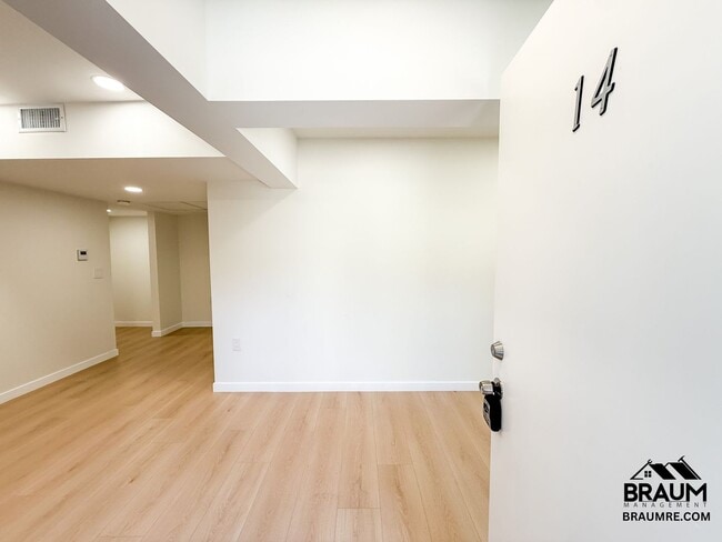Photo - 15634 Leadwell St Unit 14