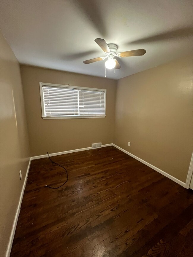 Photo - 19600 Telegraph Rd