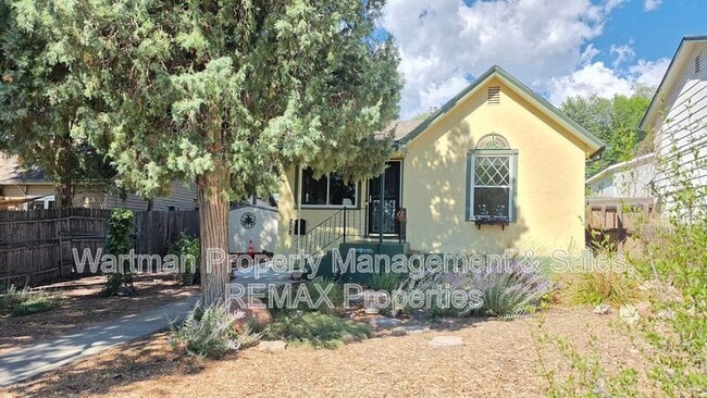 Photo - 218 N Chestnut St