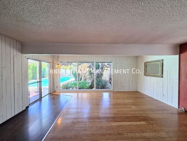 Photo - 2080 Senasac Ave
