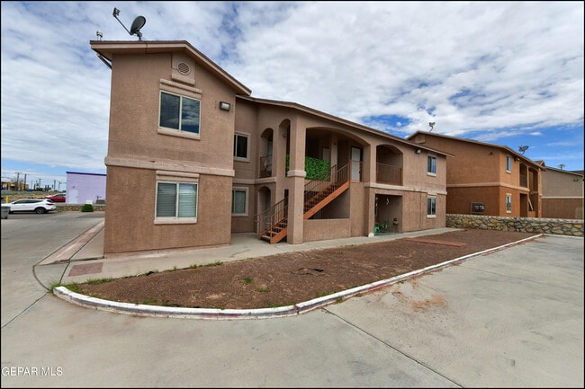 Building Photo - 3404 Blue Earth Ln Unit A Rental