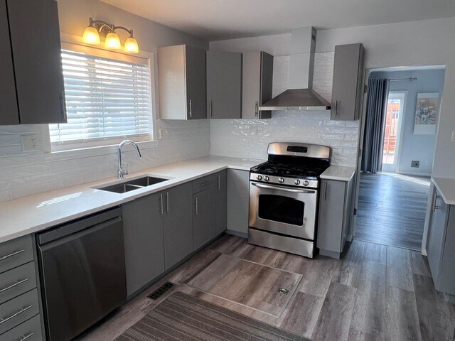 1633-1100 100 Ave