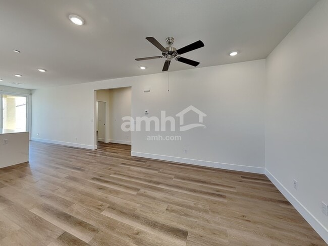 Photo - 518 Silverbell Fls Pl