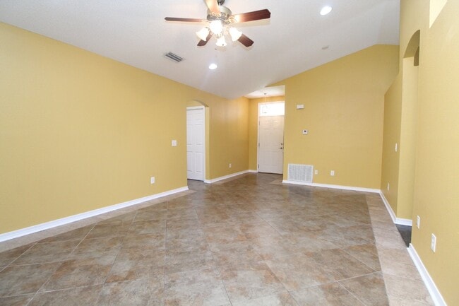 Photo - Spacious 3BR with Sunroom & Eat-In Kitchen – Holsberry Estates