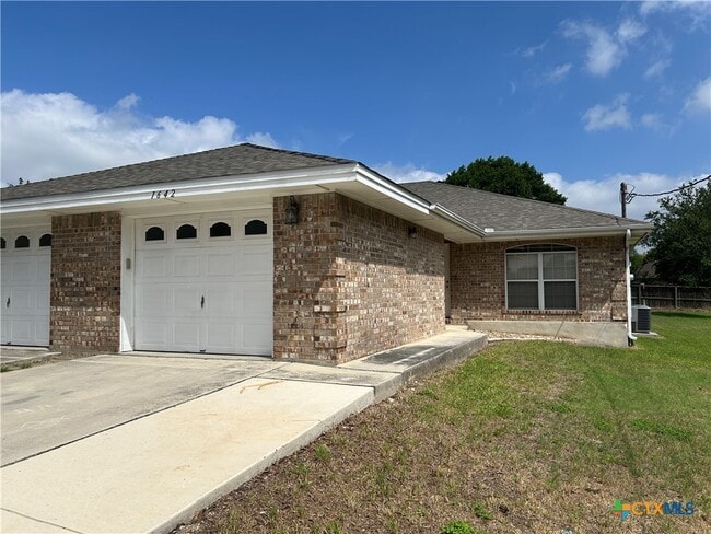 Building Photo - 1642 W County Line Rd