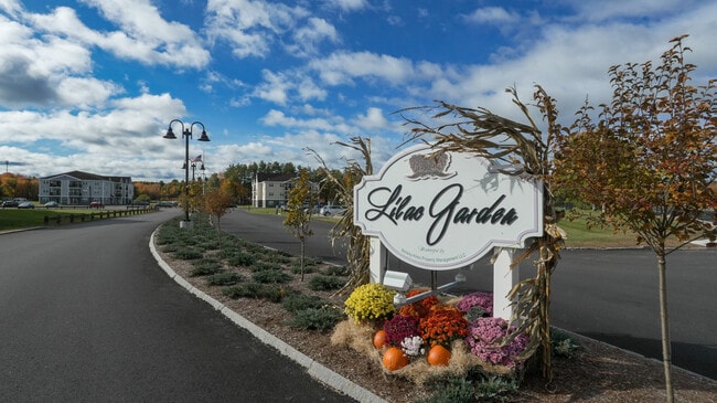 Building Photo - Lilac & Monument Garden Rental