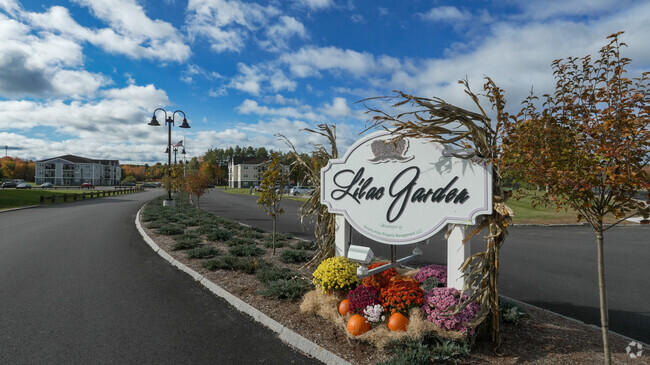 Building Photo - Lilac & Monument Garden Rental