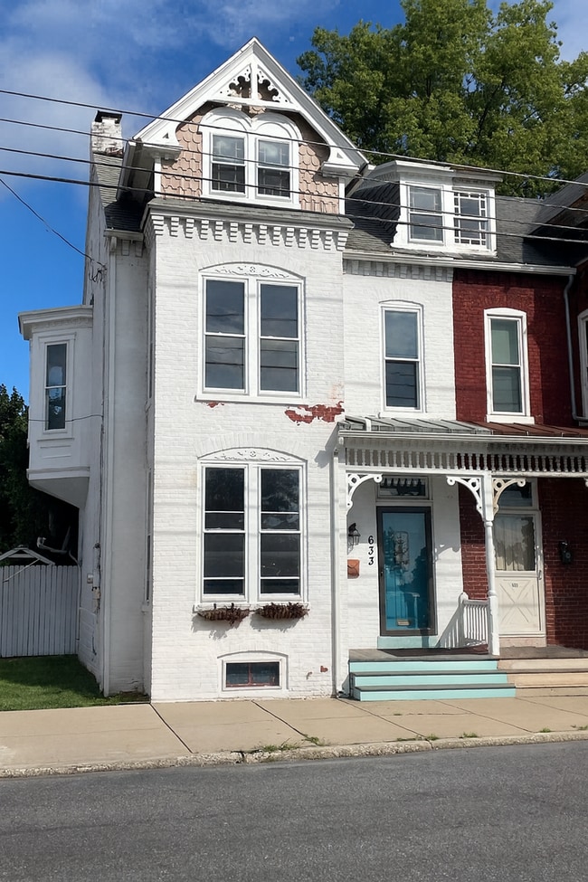 Building Photo - Beautifully Renovated Home in Columbia Bor...