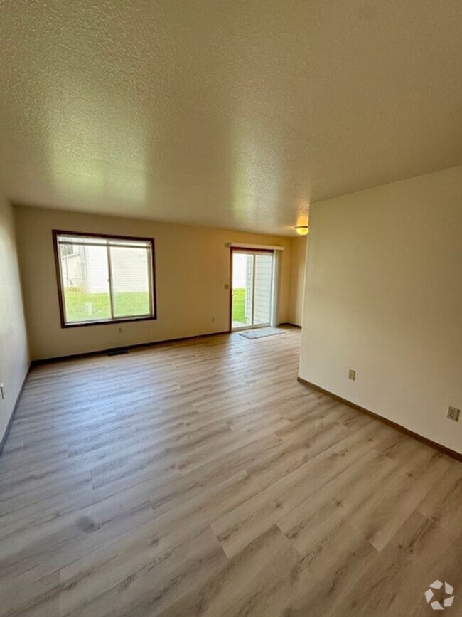 Building Photo - Charming 3 Bed, 1.5 Bath Unit in the Heart... Rental