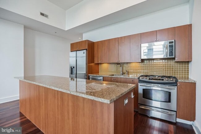Building Photo - 1101 Locust St Unit 4E Rental