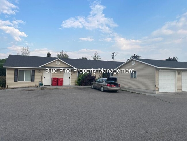 Building Photo - 139 Stockham Boulevard Unit 2