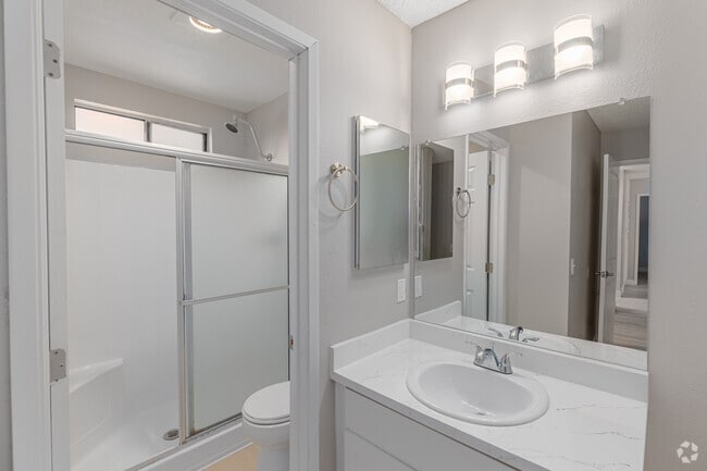 3BR, 2BA - 950SF - Bathroom