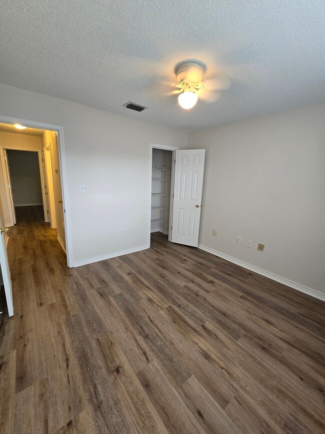 Building Photo - 396 Brown Pl