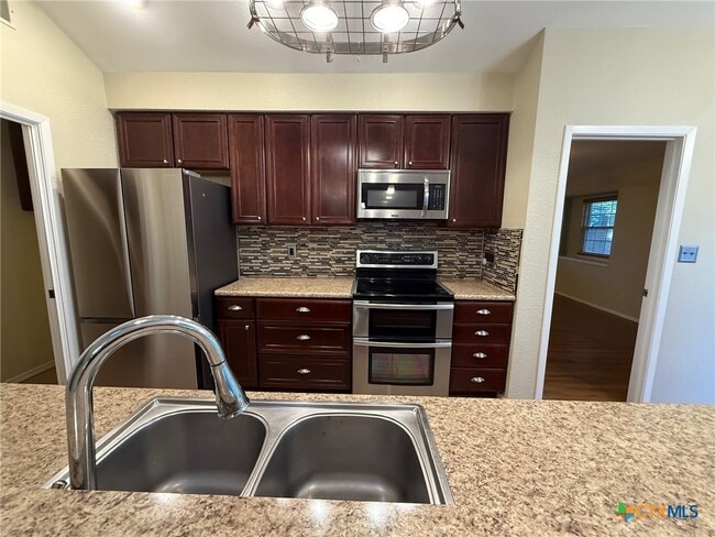 Building Photo - 758 Briarbend Dr