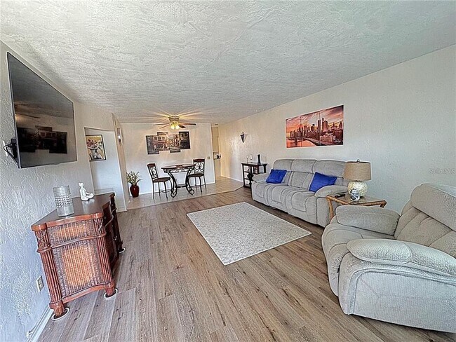 Photo - 2001 World Pkwy Blvd Unit 7