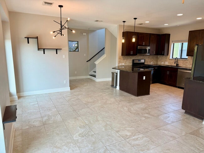 Photo - 1500 Lorraine Loop