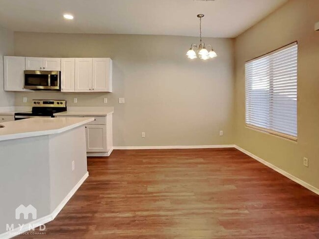 Photo - 506 W Gary Way