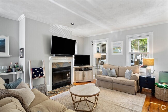 Building Photo - 7 Lexington St Unit 1 Rental