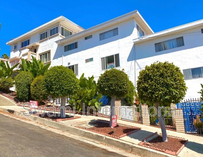 Building Photo - 674 W 27th St Unit 01