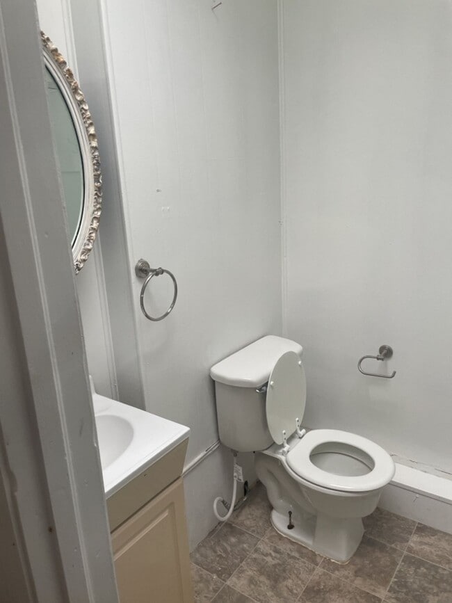 Photo - 734 1/2 Massachusetts St