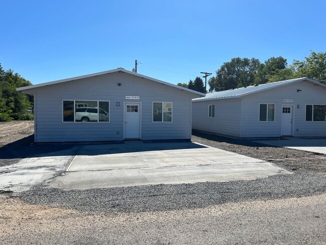 Building Photo - 304 E. "P" St Unit 1