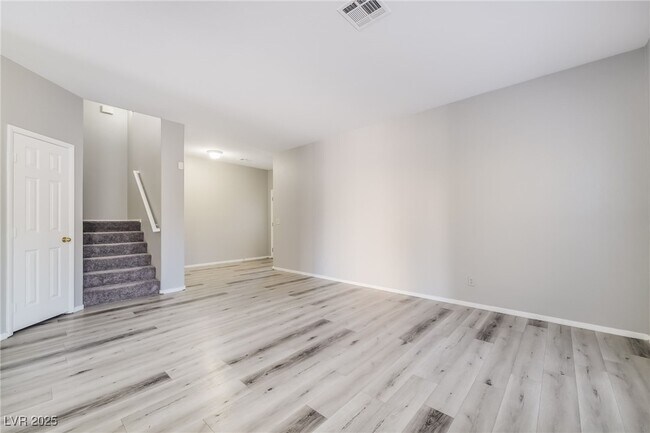 Photo - 341 Lander Dr