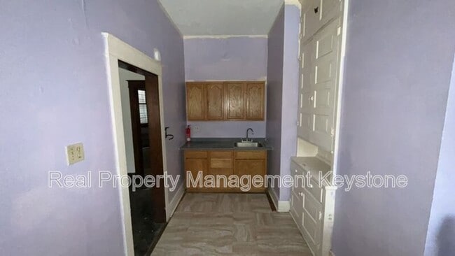 Photo - 1247 Chartiers Ave Unit 1 (1st Floor Right)