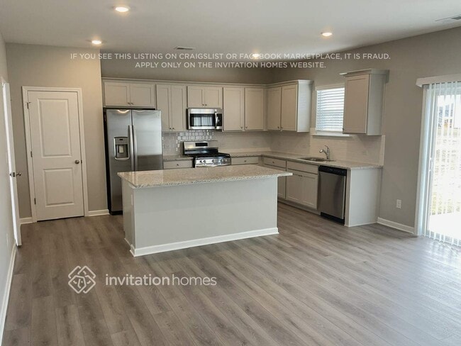 Photo - 537 Almere Dr