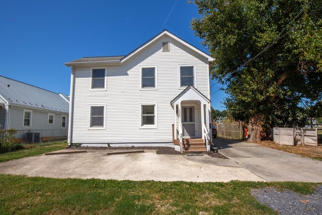 Building Photo - 1057 Jefferson Ave Unit 1057 Jefferson Ave  A Rental