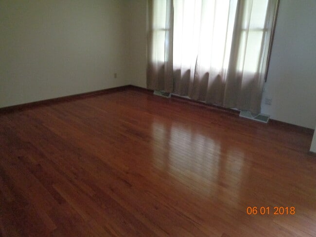 Photo - 1425 Como Park Blvd