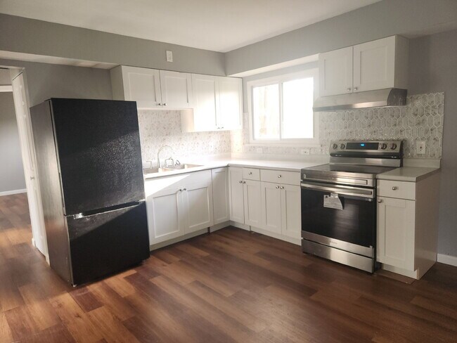 Photo - Completely Rehabbed Home in Oakville Schoo...