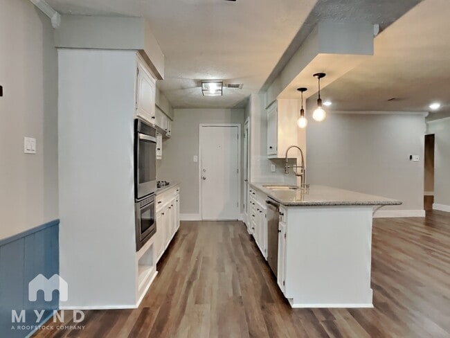 Photo - 1914 Meadow Creek Dr