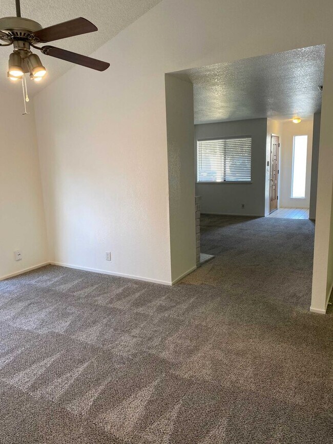 Photo - Fair Oaks 2bd/1ba Duplex with Garage near Sunrise & Sunset Ave