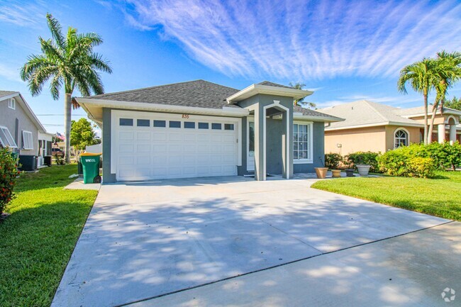 Building Photo - ***RENOVATED INTERIOR***NAPLES PARK - Annu... Rental