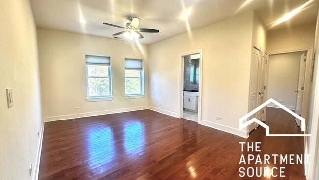 Building Photo - 1157 W Lunt Ave Unit 3