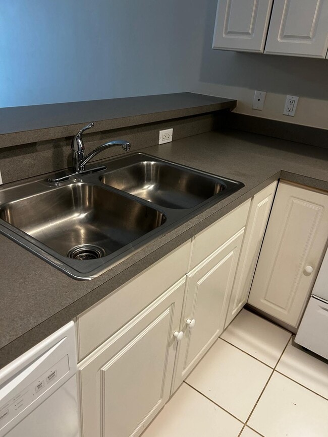 Photo - 512 SE 6th St Unit Apt#3