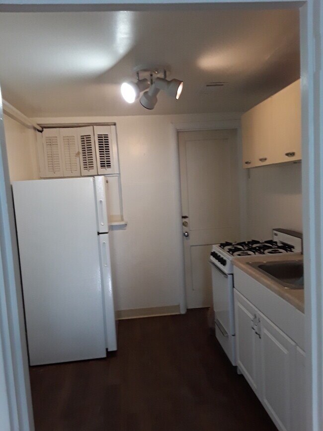 Kitchen - 339 Semple St