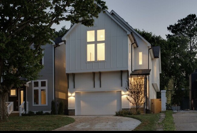 Photo - 1810 Cloverleaf Dr House