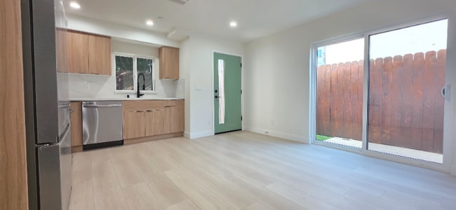 Photo - 1330 Tamarind Ave