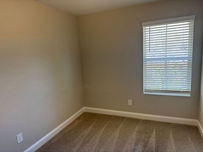 Newer End unit townhouse in Kannapolis, NC!!