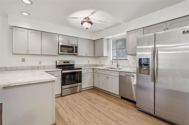 Photo - 304 Teal Ct