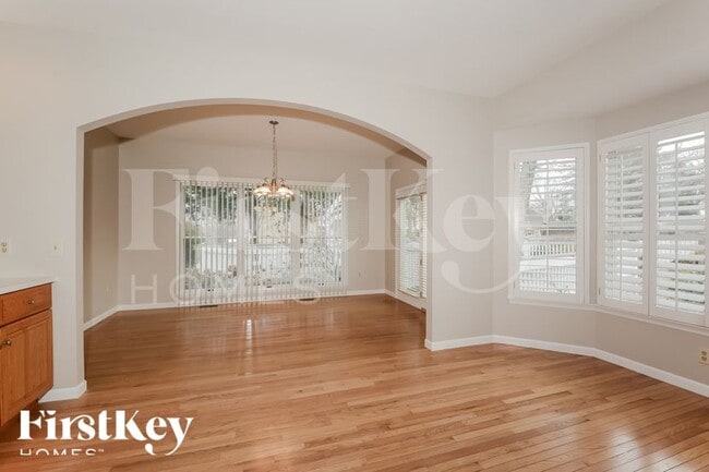 Photo - 700 Meadow Cliff Dr